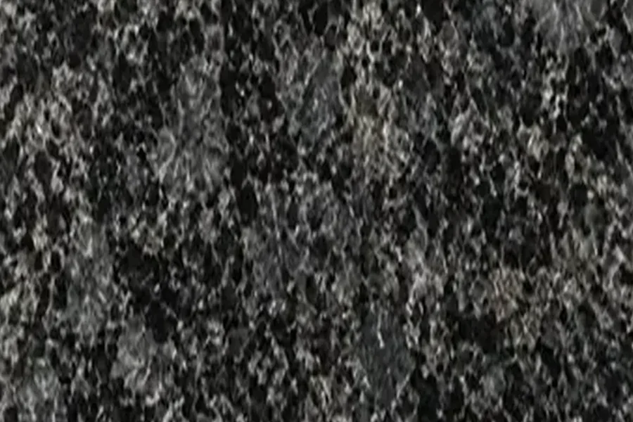 Amostras de pedra com diferentes acabamentos de superfície.